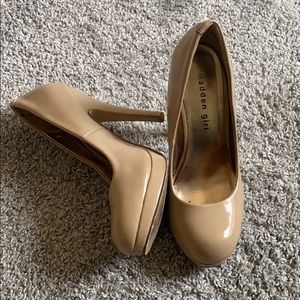 Nude pumps size 6